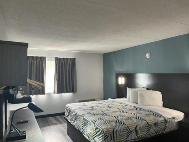 스탠다드 룸 킹사이즈 침대, Studio 6 Suites East Syracuse Airport