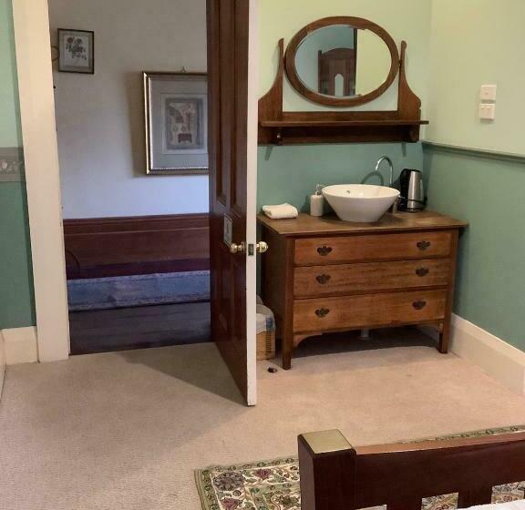 سوییت, Weelaway On Gregory