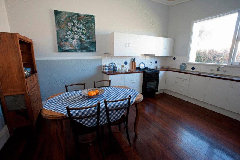 سوییت, Weelaway On Gregory