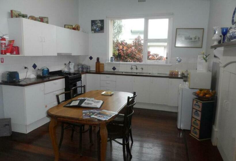 سوییت, Weelaway On Gregory