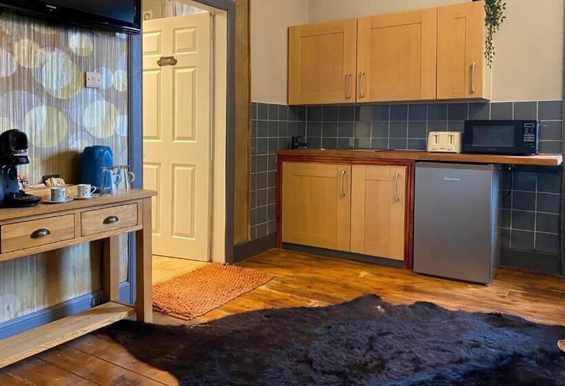 غرفة قياسية ثلاثية, Red Lion, Coorie Inn