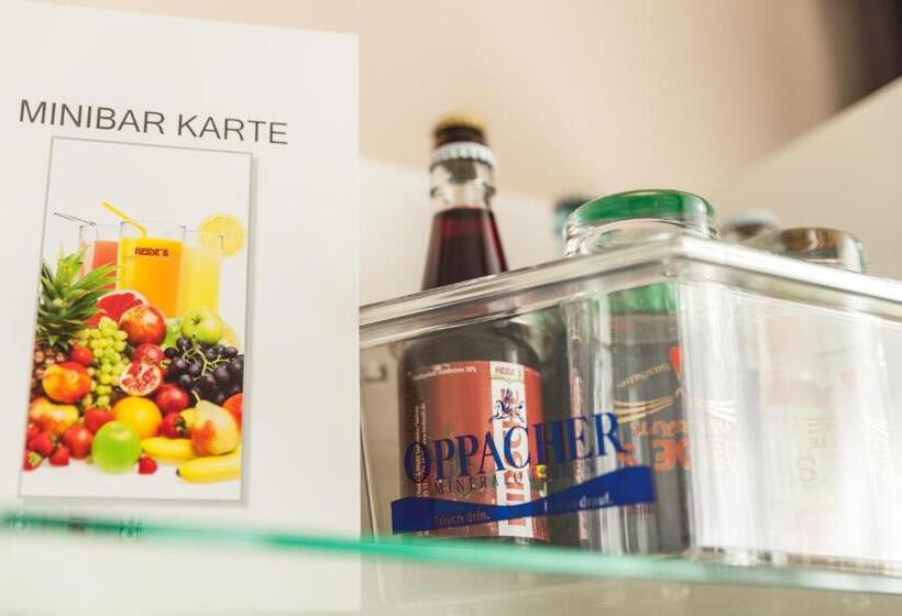 חדר סטנדרט לשלושה, Altstadt