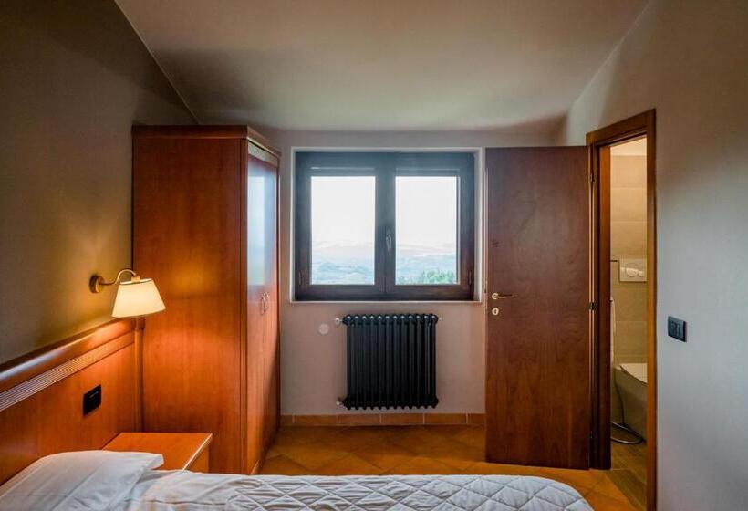 חדר סטנדרט לשלושה, La Scottiglia E Ristorante