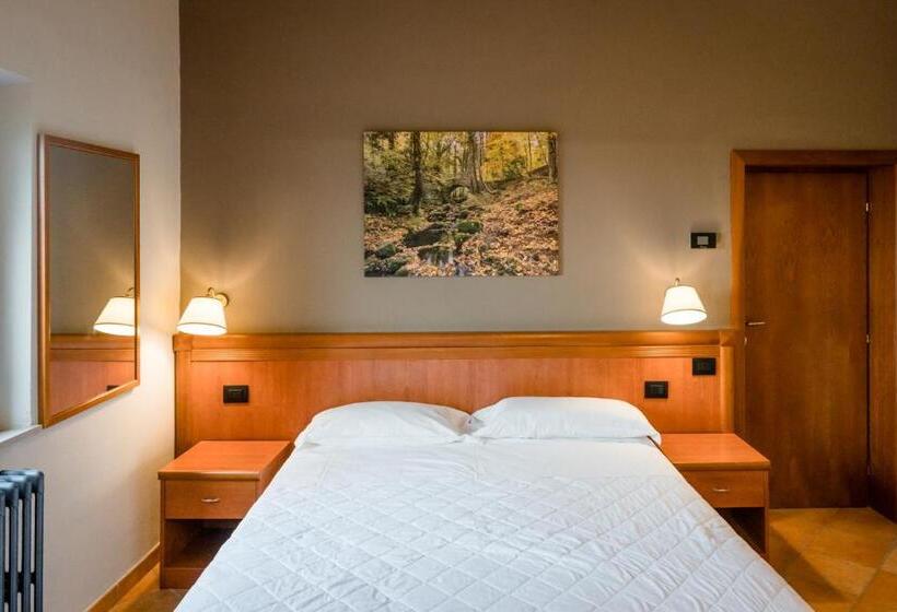 חדר סטנדרט לשלושה, La Scottiglia E Ristorante