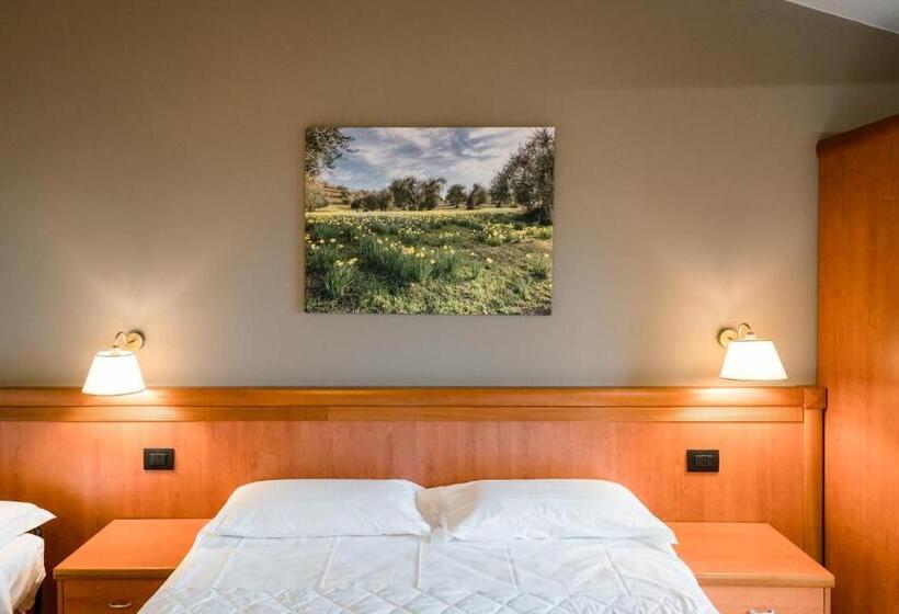 חדר סטנדרט לשלושה, La Scottiglia E Ristorante