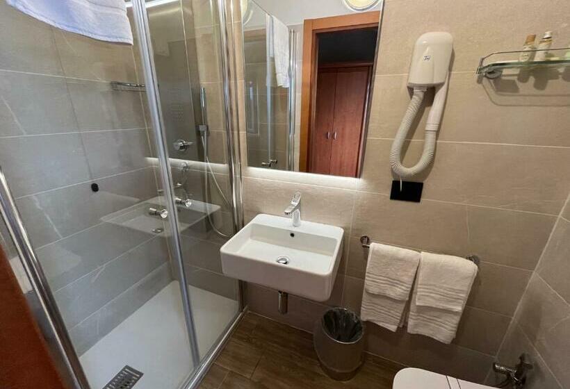 חדר סטנדרט לשלושה, La Scottiglia E Ristorante