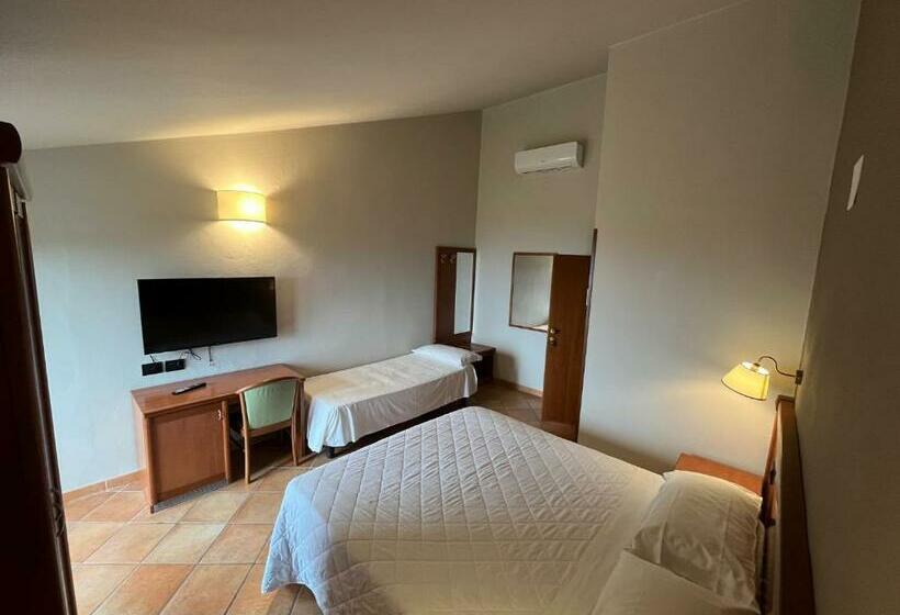 חדר סטנדרט לשלושה, La Scottiglia E Ristorante