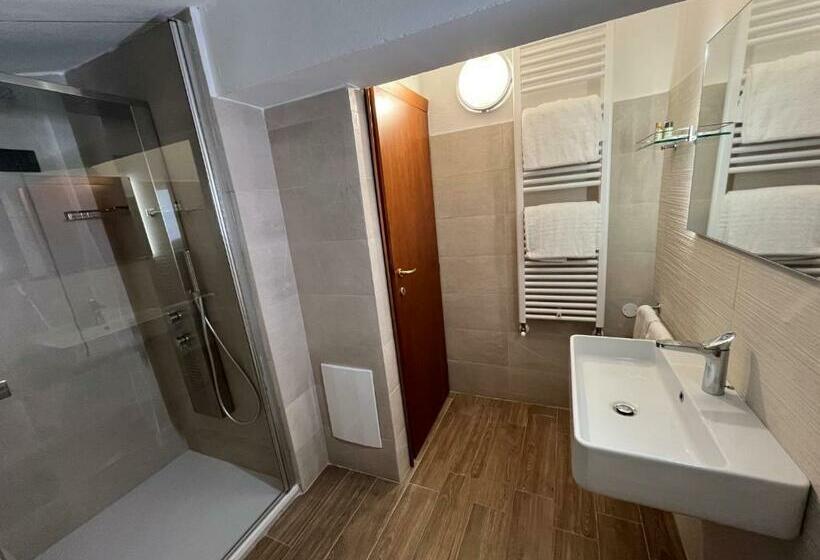 חדר סטנדרט לשלושה, La Scottiglia E Ristorante