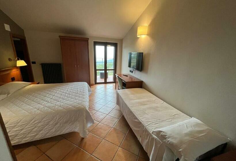 חדר סטנדרט לשלושה, La Scottiglia E Ristorante