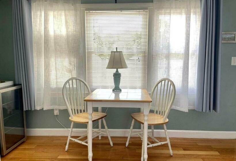 Номер Стандарт, The Escape Inn