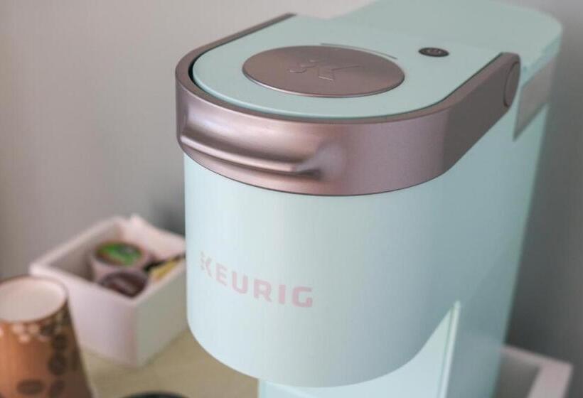 キングサイズベッドのデラックスルーム, The Escape Inn