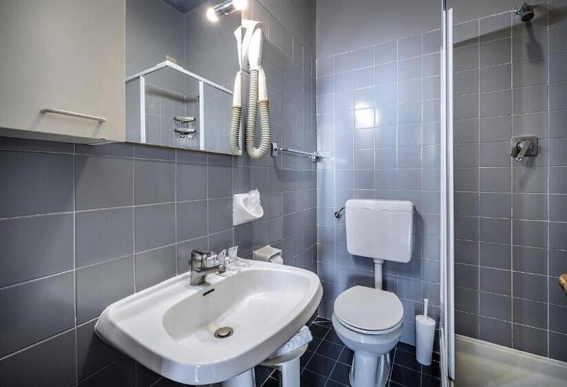 اتاق استاندارد سه تخته با چشم‌انداز, Villani