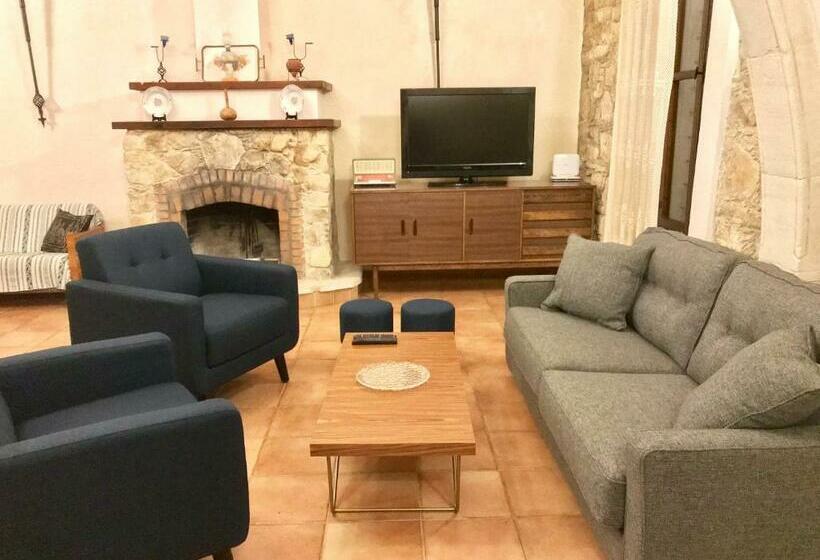 בית, 2 חדרי שינה, Komi Lofou House By Trulycyprus