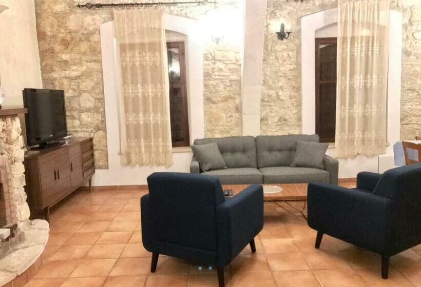 בית, 2 חדרי שינה, Komi Lofou House By Trulycyprus