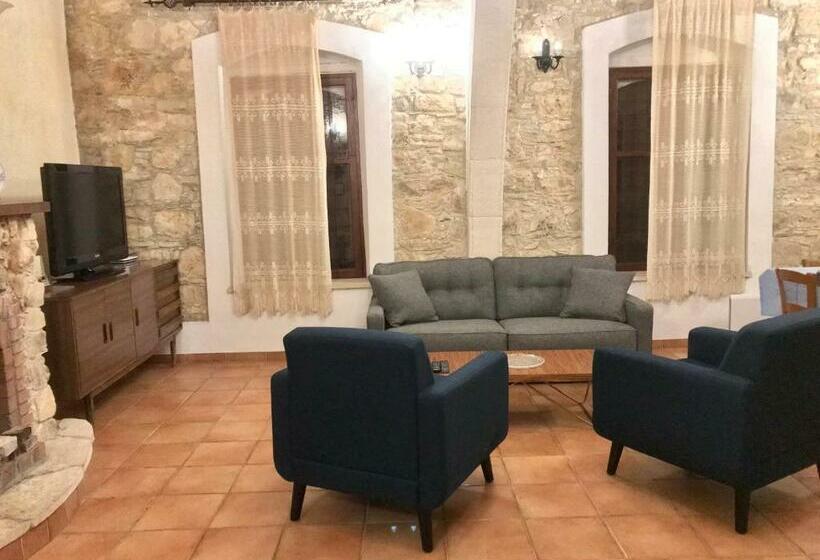 בית, 2 חדרי שינה, Komi Lofou House By Trulycyprus