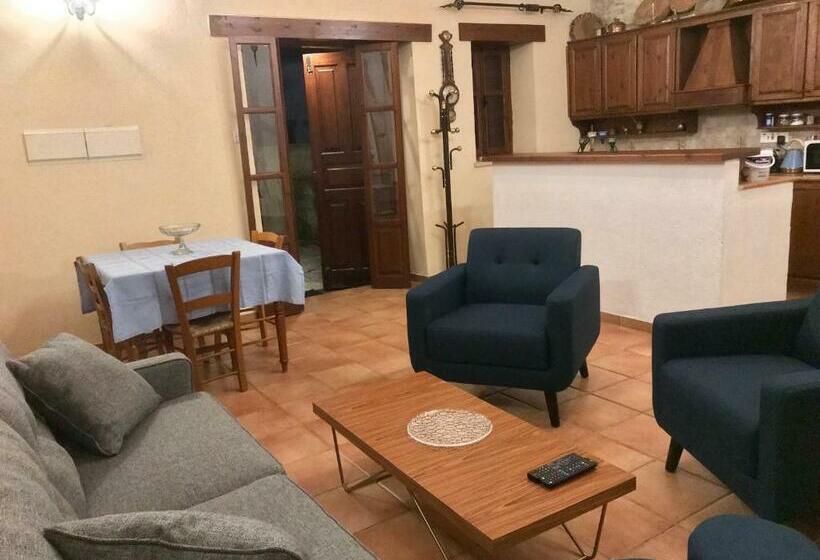 בית, 2 חדרי שינה, Komi Lofou House By Trulycyprus