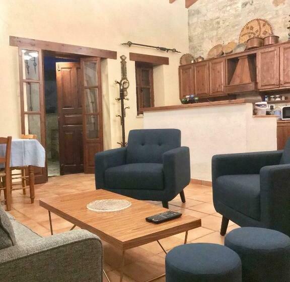 בית, 2 חדרי שינה, Komi Lofou House By Trulycyprus