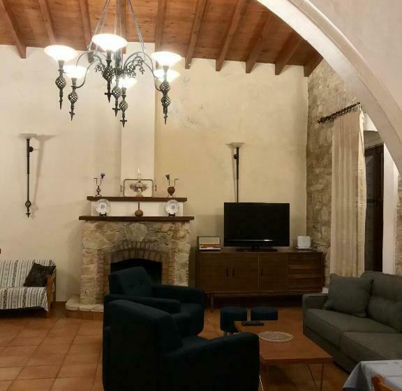 בית, 2 חדרי שינה, Komi Lofou House By Trulycyprus