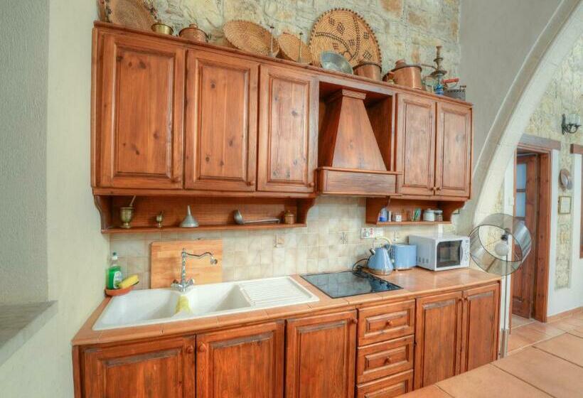 בית, 2 חדרי שינה, Komi Lofou House By Trulycyprus