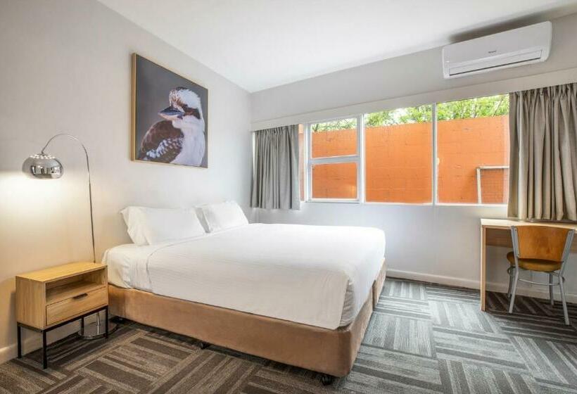 استودیوی استاندارد, Meadow Inn Hotel Motel