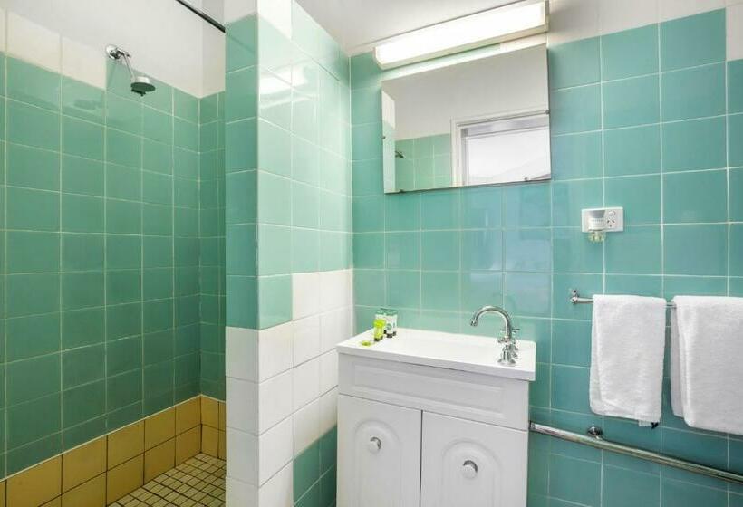 إستوديو قياسى, Meadow Inn Hotel Motel