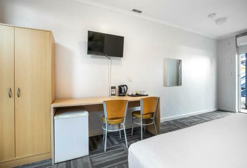 إستوديو قياسى, Meadow Inn Hotel Motel