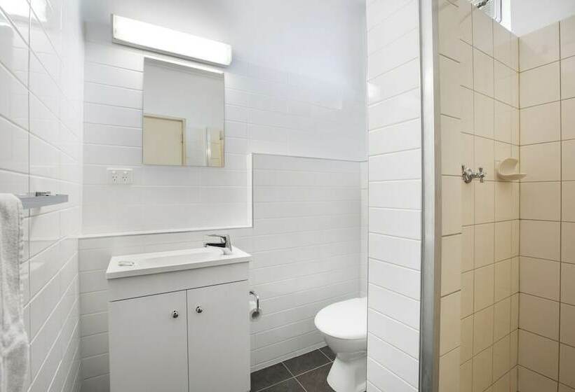 إستوديو قياسى, Meadow Inn Hotel Motel