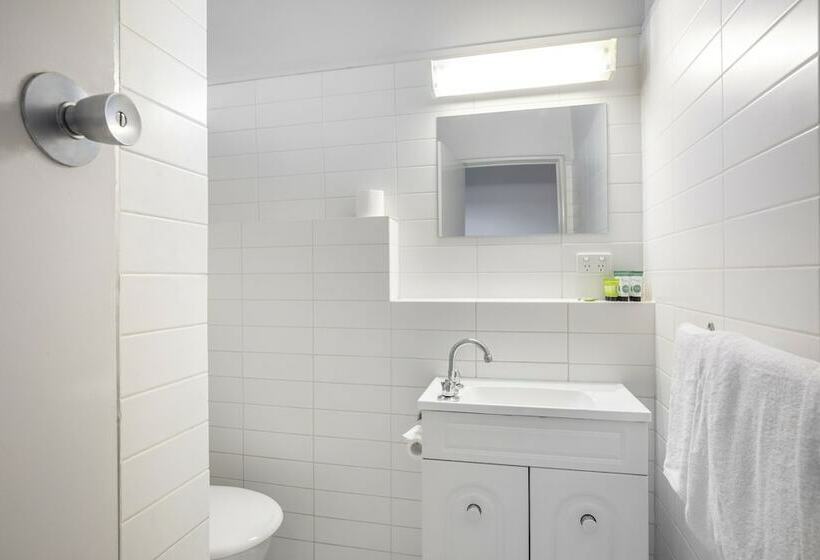 إستوديو قياسى, Meadow Inn Hotel Motel