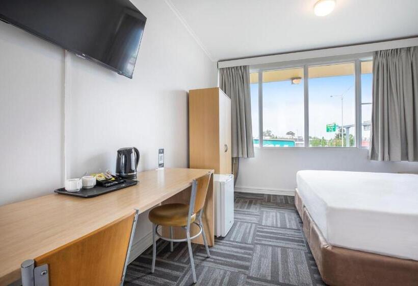 استودیوی استاندارد, Meadow Inn Hotel Motel