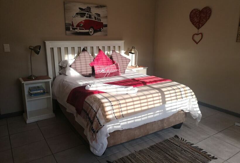 Дом 4 Спальни, Mackenzies Accommodation