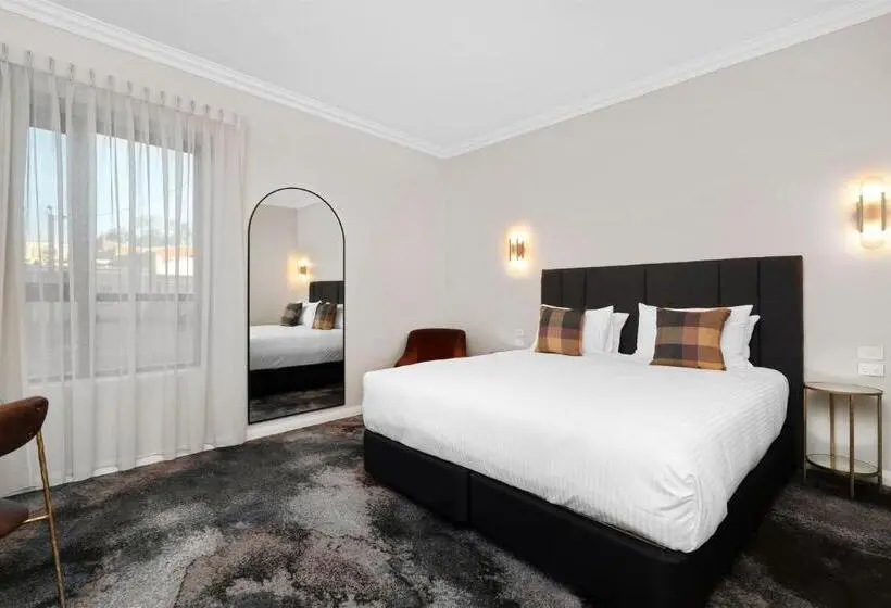 キングサイズベッドのスタンダードルーム, St Hugh Hotel Wagga Wagga