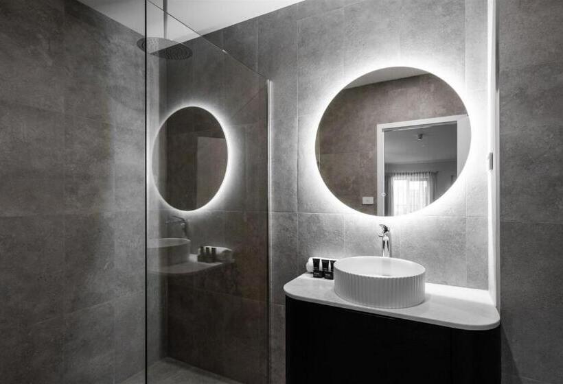 اتاق استاندارد با تخت بزرگ, St Hugh Hotel Wagga Wagga