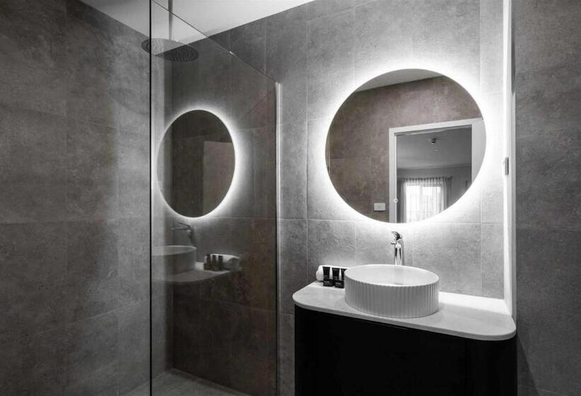 اتاق استاندارد با تخت بزرگ, St Hugh Hotel Wagga Wagga