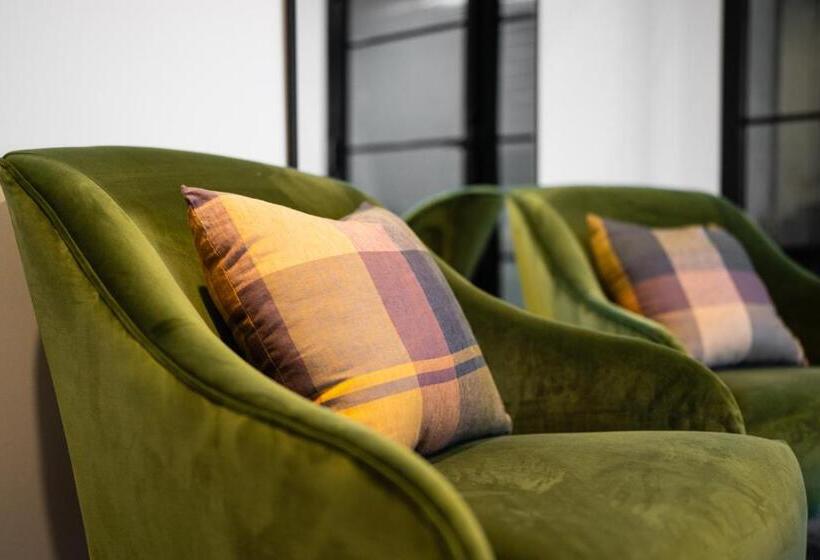 اتاق سوپریور با تخت بزرگ, St Hugh Hotel Wagga Wagga