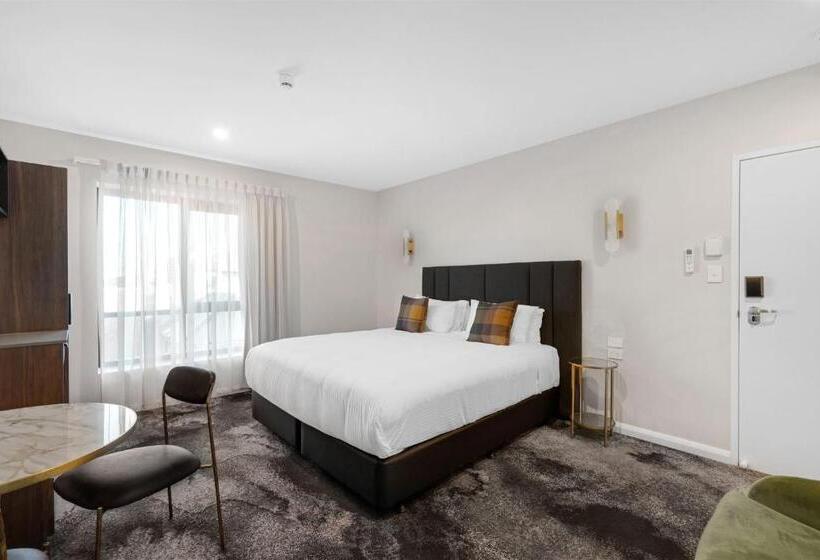 اتاق سوپریور با تخت بزرگ, St Hugh Hotel Wagga Wagga