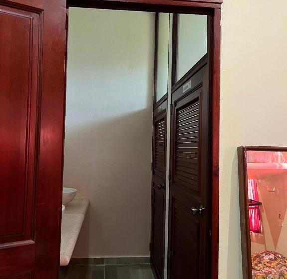 غرفة قياسية, Y Hostal Nojoch Che