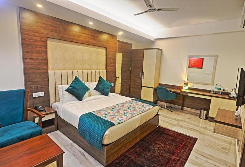 חדר דלוקס, Cardinal Express Oxmo Delhi Airport