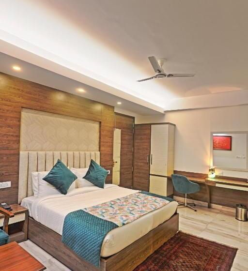 חדר דלוקס, Cardinal Express Oxmo Delhi Airport