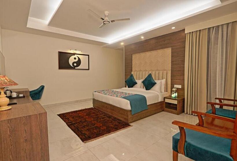 חדר סופריור, Cardinal Express Oxmo Delhi Airport