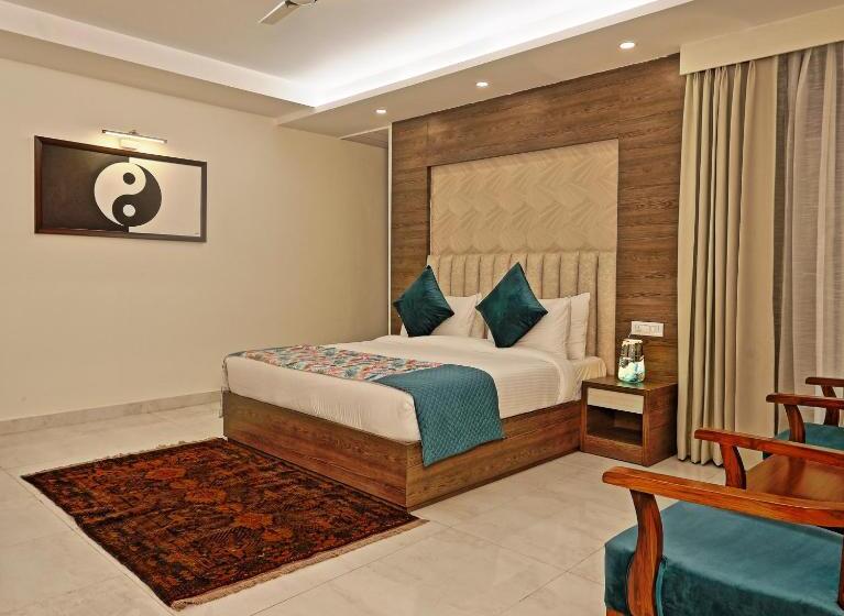 חדר סופריור, Cardinal Express Oxmo Delhi Airport