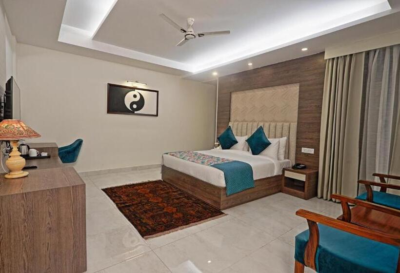 חדר סופריור, Cardinal Express Oxmo Delhi Airport