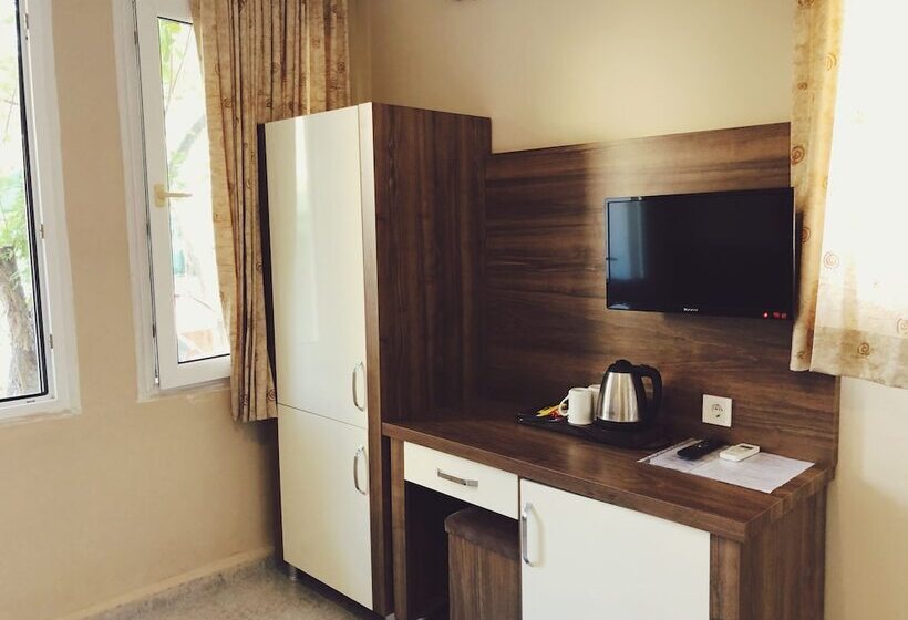 スタンダードトリプルルーム, Dove Apart