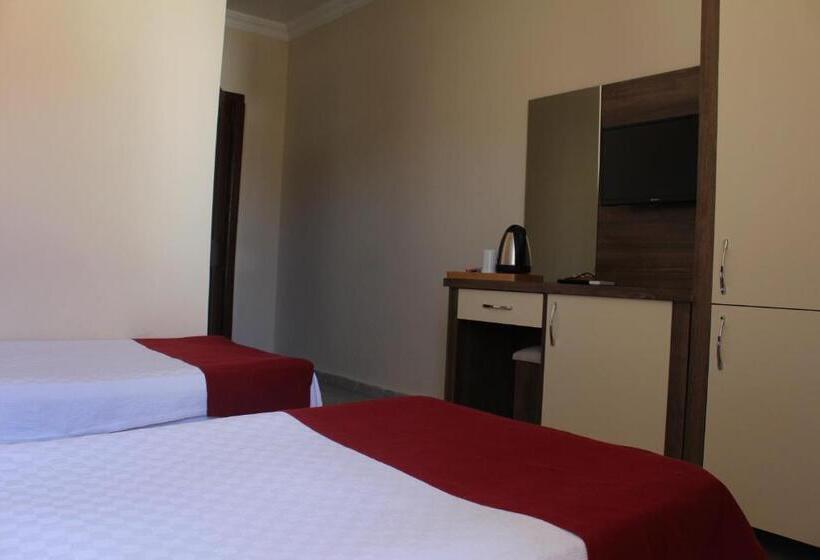 スタンダードトリプルルーム, Dove Apart