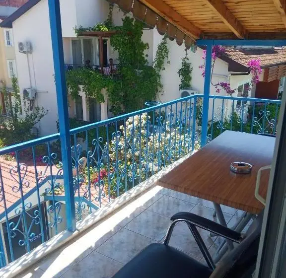 Standard-studio Allasnäkymä, Dove Apart