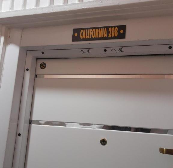 سوییت, Golden Sky Hotels & Suites