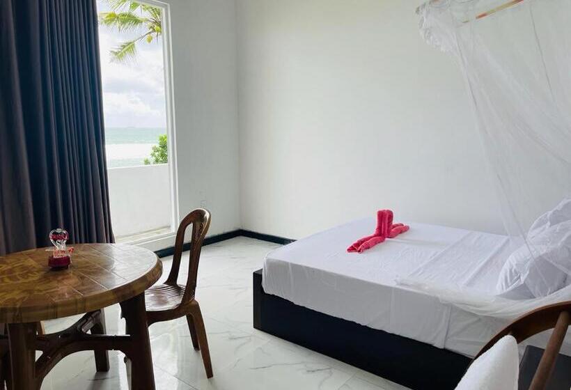 غرفة ديلوكس مطلّة علي البحر مزوَّدة بشُرفة, Blue Waves Ocean Mirissa