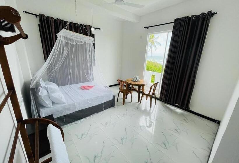 غرفة ديلوكس مطلّة علي البحر مزوَّدة بشُرفة, Blue Waves Ocean Mirissa