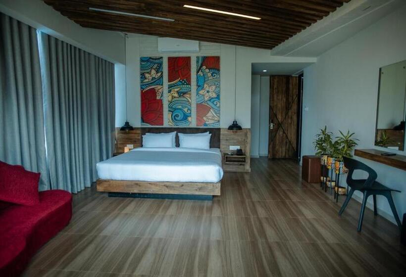 Suite with lake view, Jade City