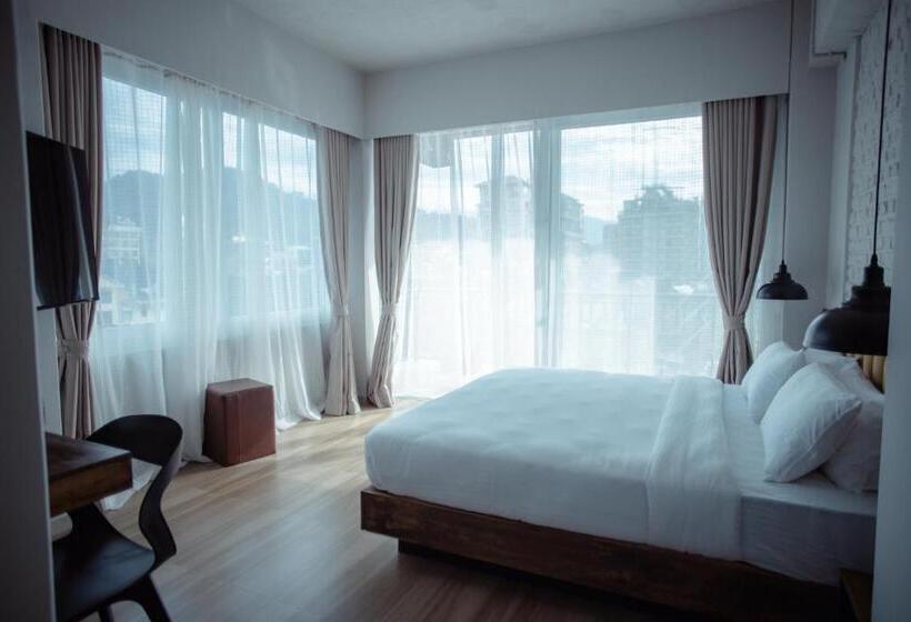 اتاق لوکس با تخت بزرگ, Jade City