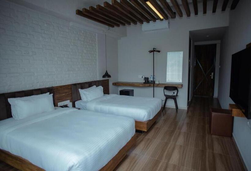 اتاق خانوادگی, Jade City